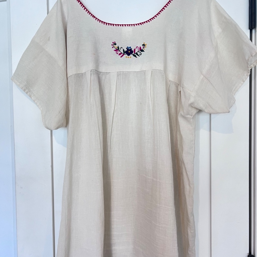 AUTHENTIC MEXICAN-STYLE EMBROIDERED TUNIC - Picture 2 of 4